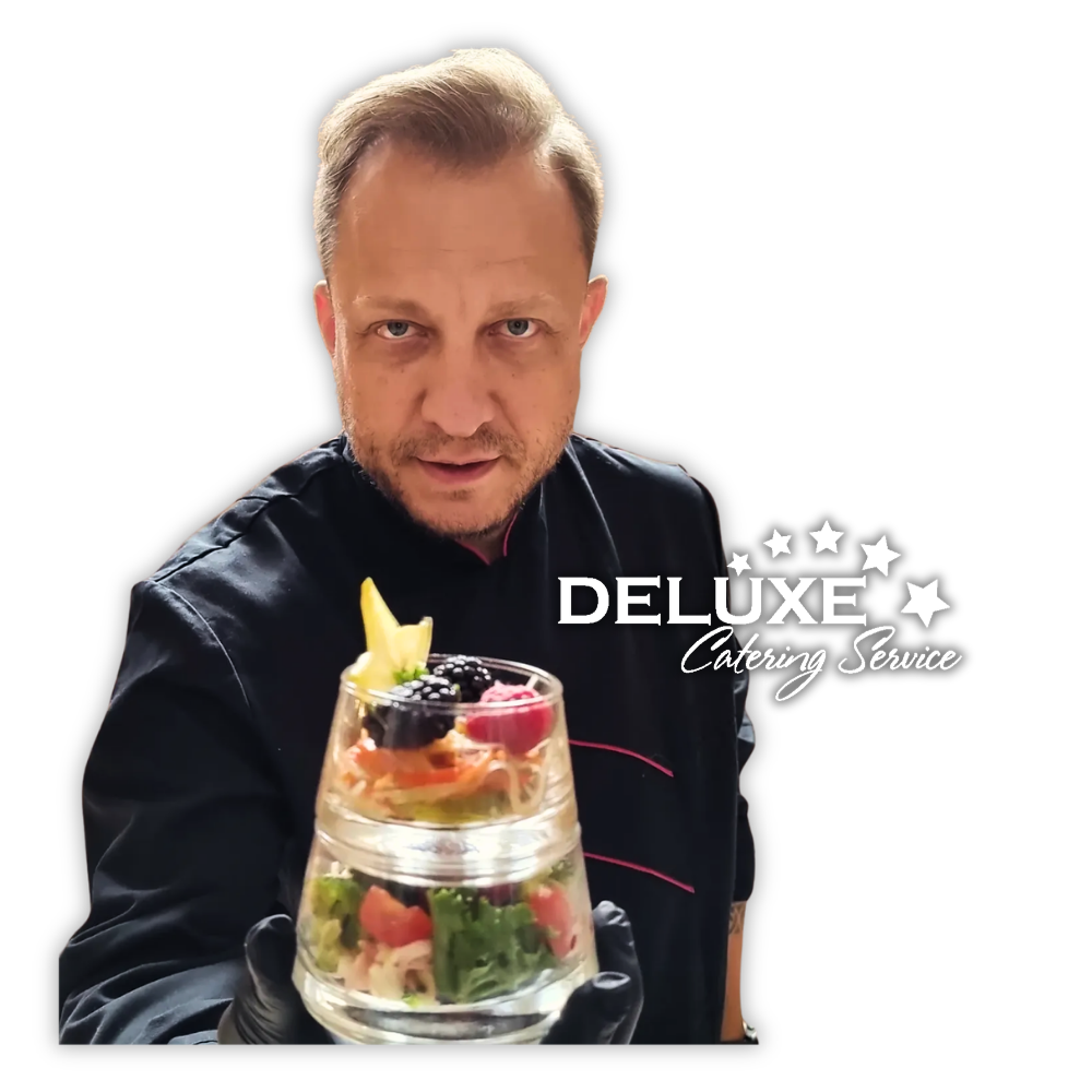 Andrey Volochaev präsentiert ein Fingerfood-Glas